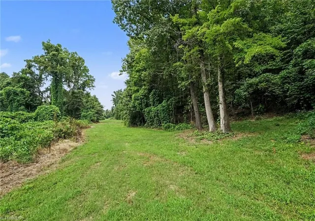 4th image of 543 Bald Hill Loop Rd, Madison, NC 27025 | MLS# 1230339