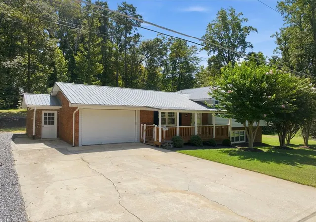 Photo 2 of Single family home for sale at 484 Newbern Ave, Asheboro, NC 27205 | MLS# 1233485 | Listing updated on 2026-09-17