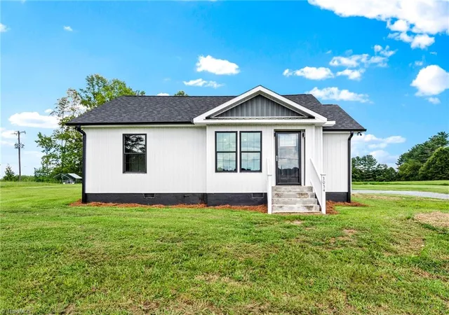 Photo 1 of Single family home for sale at 3036 Us Hwy 21, Hamptonville, NC 27020 | MLS# 1230597 | Listing updated on 2026-09-22