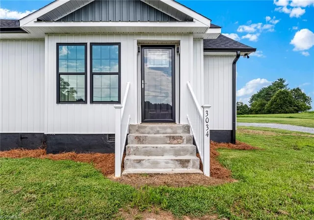 Photo 3 of Single family home for sale at 3036 US Hwy 21, Hamptonville, NC 27020 | MLS# 1230597 | Listing updated on 2026-09-22