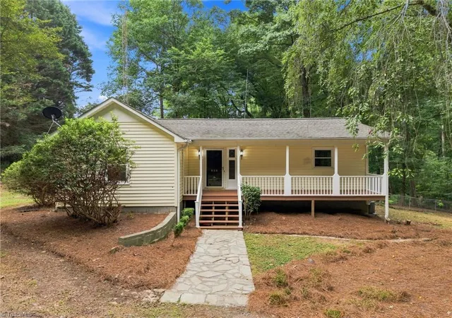 Photo 1 of Single family home for sale at 528 Wright Rd, Kernersville, NC 27284 | MLS# 1229832 | Listing updated on 2026-09-13