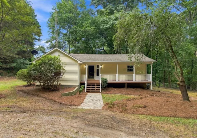 Photo 3 of Single family home for sale at 528 Wright Rd, Kernersville, NC 27284 | MLS# 1229832 | Listing updated on 2026-09-13