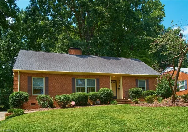 2nd image of 907 Onslow Dr, Greensboro, NC 27408 | MLS# 1231421