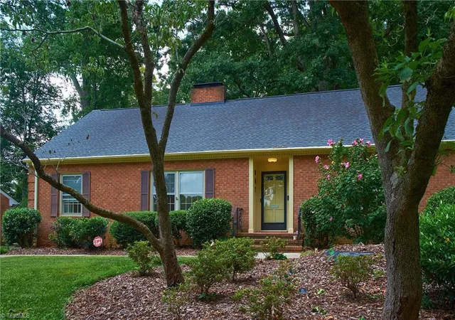 3rd image of 907 Onslow Dr, Greensboro, NC 27408 | MLS# 1231421