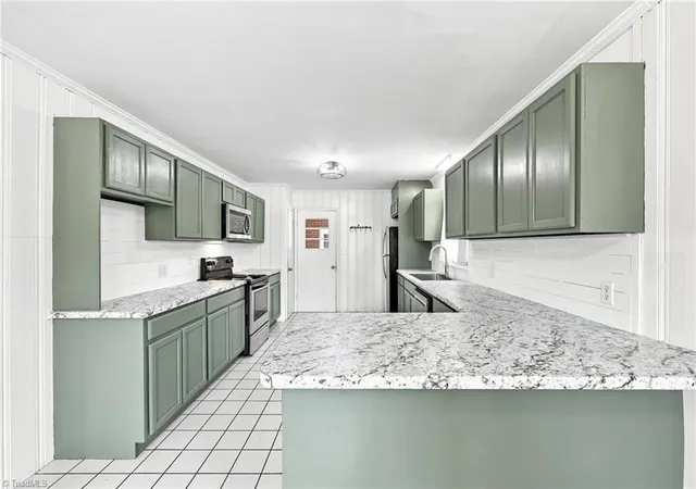 2nd image of 306 Oakgrove Dr, Graham, NC 27253 | MLS# 1232972