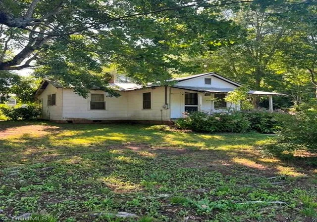 Photo 3 of Manufactured home for sale at 1038 Willard Dr, Yadkinville, NC 27055 | MLS# 1227568 | Listing updated on 2026-07-15