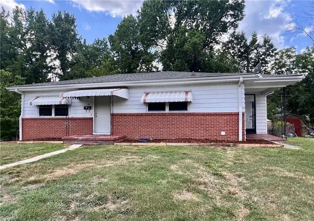 Photo 1 of Single family home for sale at 1521 N Ohenry Blvd, Greensboro, NC 27405 | MLS# 1227136 | Listing updated on 2026-09-02