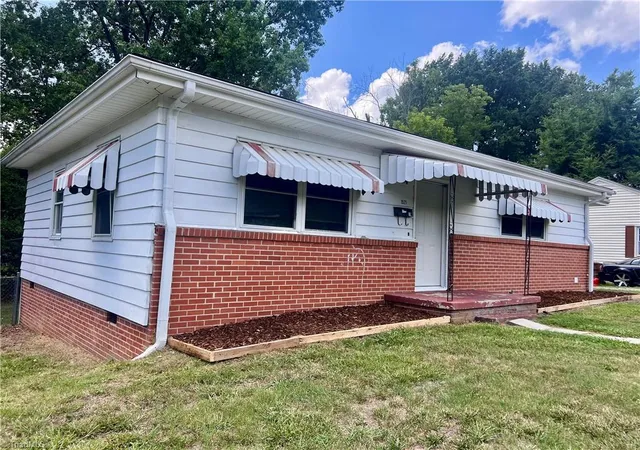 Photo 2 of Single family home for sale at 1521 N Ohenry Blvd, Greensboro, NC 27405 | MLS# 1227136 | Listing updated on 2026-09-02