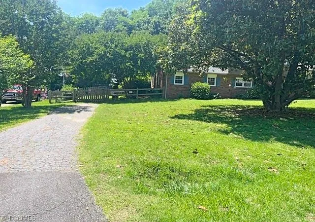 Photo 3 of Single family home for sale at 3830 Ranchwood Dr, Clemmons, NC 27012 | MLS# 1227987 | Listing updated on 2026-09-16