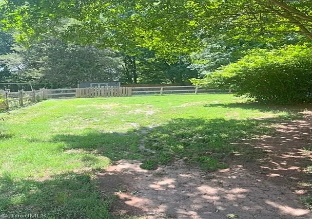 Photo 3 of Single family home for sale at 3830 Ranchwood Dr, Clemmons, NC 27012 | MLS# 1227987 | Listing updated on 2026-09-16