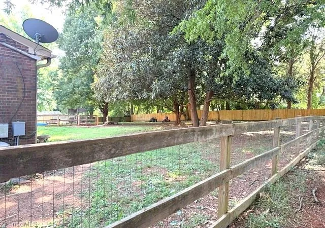 Photo 4 of Single family home for sale at 3830 Ranchwood Dr, Clemmons, NC 27012 | MLS# 1227987 | Listing updated on 2026-09-16