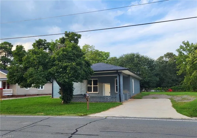 Photo 1 of Single family home for sale at 5027 Old Rural Hall Rd, Winston Salem, NC 27105 | MLS# 1233967 | Listing updated on 2026-09-01