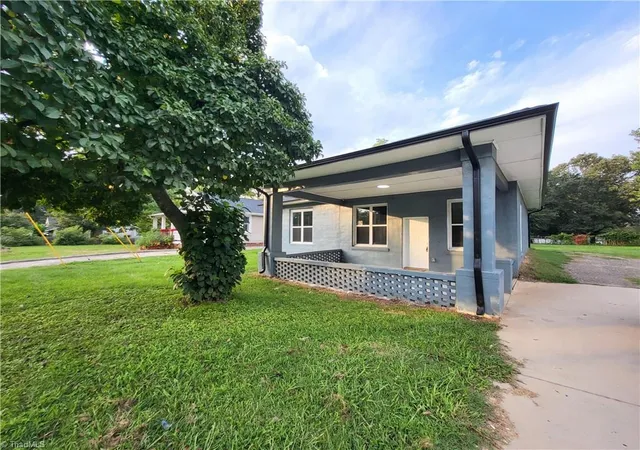 Photo 2 of Single family home for sale at 5027 Old Rural Hall Rd, Winston Salem, NC 27105 | MLS# 1233967 | Listing updated on 2026-09-01