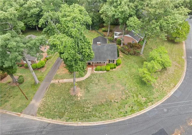 Homes for sale in Winston Salem, NC | 2971 Ormond Dr, Winston Salem, NC 27106 | MLS# 1219544