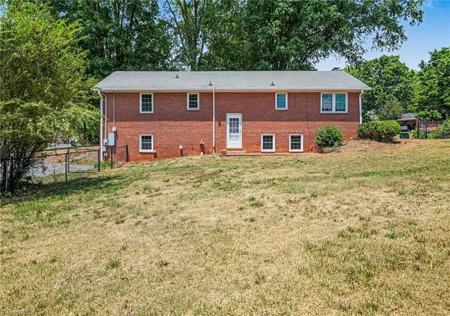 Homes for sale in Winston Salem, NC | 671 Dover Dr, Winston Salem, NC 27104 | MLS# 1222208
