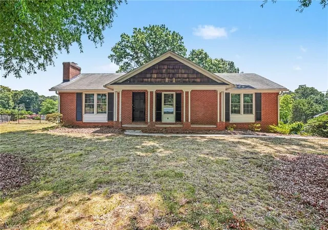Homes for sale in Winston Salem, NC | 671 Dover Dr, Winston Salem, NC 27104 | MLS# 1222208