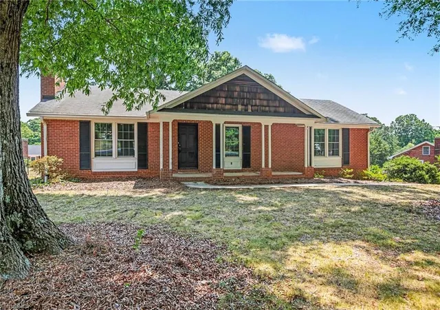 Homes for sale in Winston Salem, NC | 671 Dover Dr, Winston Salem, NC 27104 | MLS# 1222208