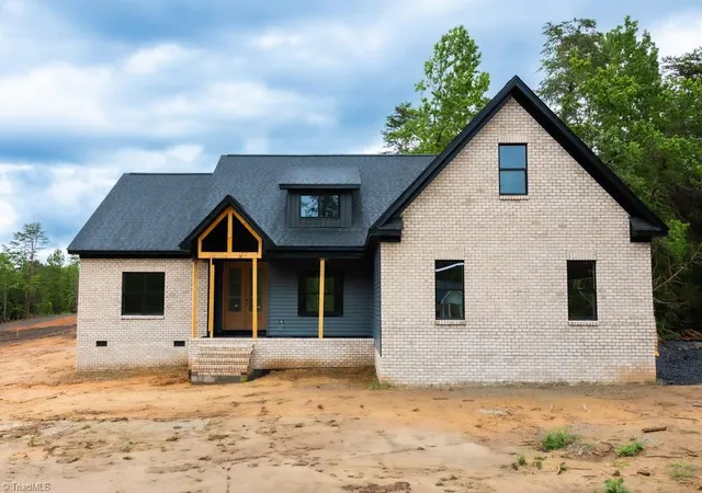 Photo 3 of Single family home for sale at 387 Vernon Rd, Reidsville, NC 27320 | MLS# 1226702 | Listing updated on 2026-07-06