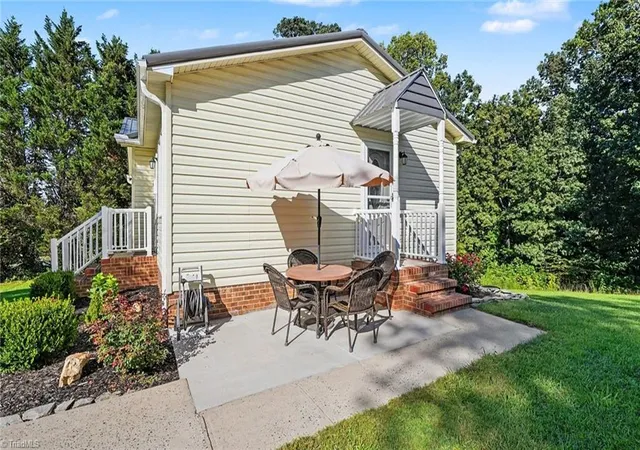 Photo 3 of Single family home for sale at 162 Oak Ridge Pl, Mount Airy, NC 27030 | MLS# 1233466 | Listing updated on 2026-09-13