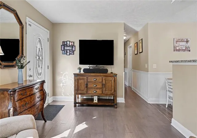 Photo 3 of Single family home for sale at 162 Oak Ridge Pl, Mount Airy, NC 27030 | MLS# 1233466 | Listing updated on 2026-10-11