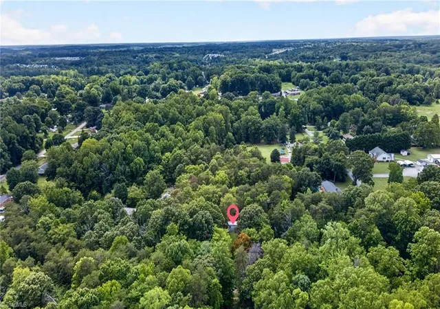 Photo 4 of Manufactured home for sale at 4301 Vernon Owen Ct, Greensboro, NC 27405 | MLS# 1230662 | Listing updated on 2026-09-15