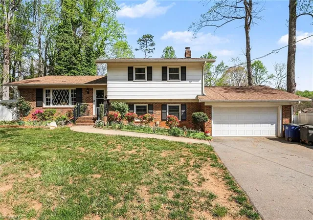 2nd image of 2801 Brookhill Dr, Winston Salem, NC 27127 | MLS# 1214825