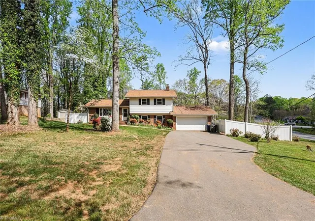 4th image of 2801 Brookhill Dr, Winston Salem, NC 27127 | MLS# 1214825
