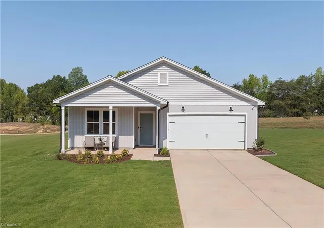 Photo 2 of Single family home for sale at 405 Chesney Pl, Thomasville, NC 27360 | MLS# 1228915 | Listing updated on 2026-09-03