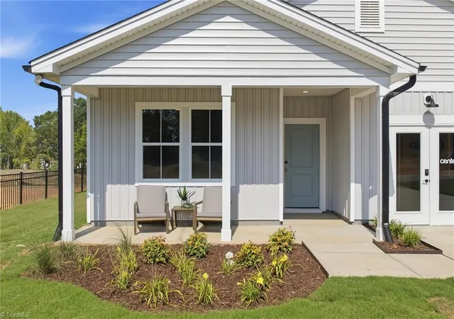 Photo 3 of Single family home for sale at 405 Chesney Pl, Thomasville, NC 27360 | MLS# 1228915 | Listing updated on 2026-09-03