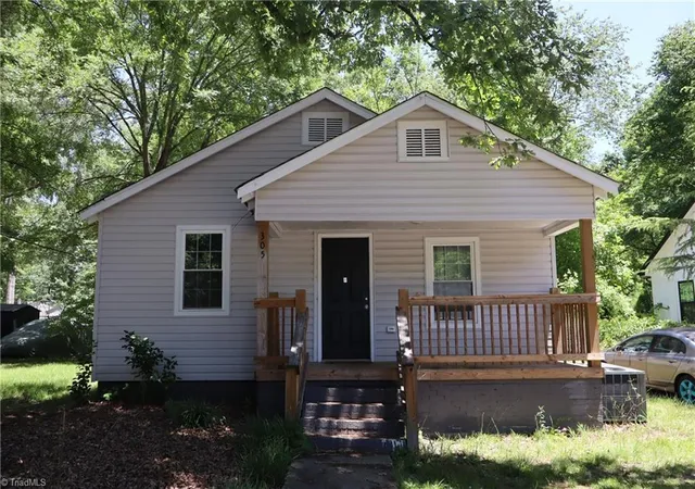 Homes for sale in Salisbury, NC | 305 E Division Ave, Salisbury, NC 28144 | MLS# 1226317