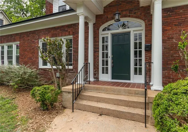 Photo 3 of Sale Pending at 309 Hillcrest Dr, Lexington, NC 27292 | MLS# 1223222 | Listing updated on 2026-08-12