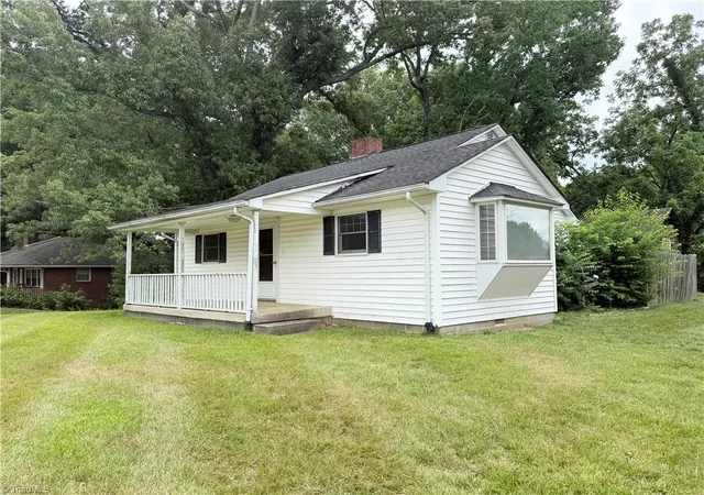 3rd image of 1940 Darwick Rd, Winston Salem, NC 27127 | MLS# 1226033