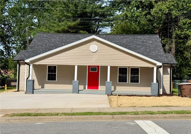 Photo 1 of Single family home for sale at 1510 Lovett St, Greensboro, NC 27403 | MLS# 1233354 | Listing updated on 2026-09-04