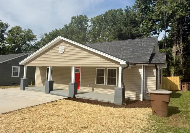 Photo 2 of Single family home for sale at 1510 Lovett St, Greensboro, NC 27403 | MLS# 1233354 | Listing updated on 2026-09-04