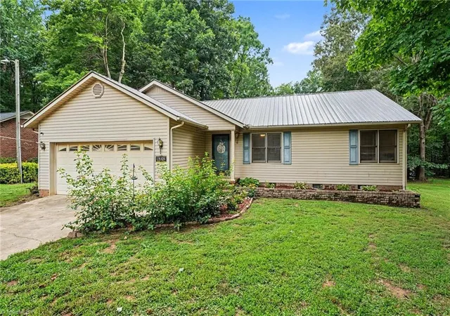 2nd image of 1848 Woodglo Dr, Asheboro, NC 27205 | MLS# 1229445