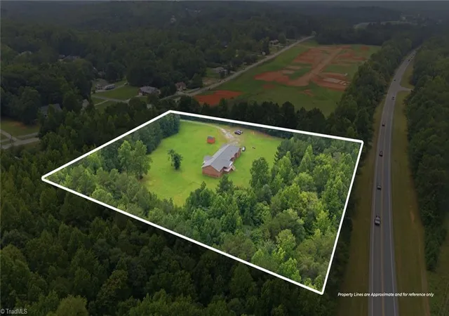 Photo 3 of Single family home for sale at 2052 Kennedy Rd, Thomasville, NC 27360 | MLS# 1229936 | Listing updated on 2026-08-06