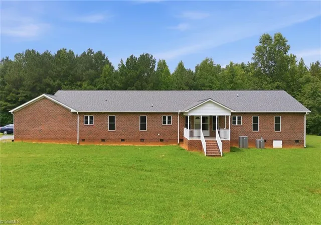 Photo 4 of Single family home for sale at 2052 Kennedy Rd, Thomasville, NC 27360 | MLS# 1229936 | Listing updated on 2026-08-06