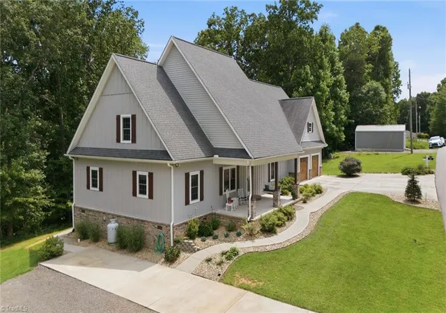4th image of 612 Niston Ln, Mount Airy, NC 27030 | MLS# 1230557