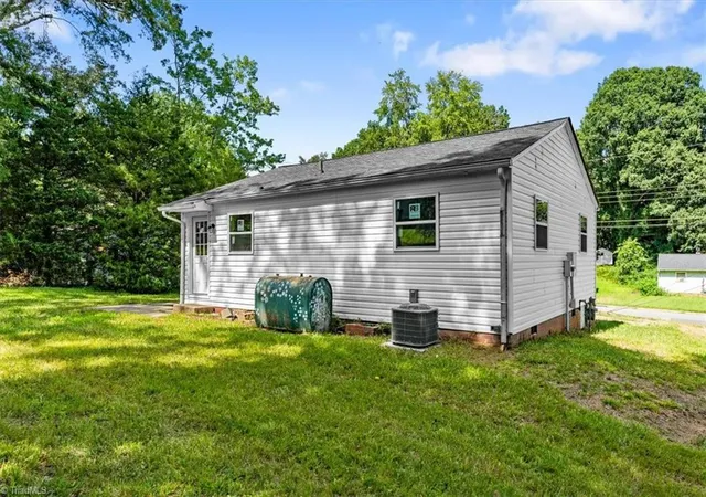 26th image of 1003 Grant St, High Point, NC 27262 | MLS# 1231760