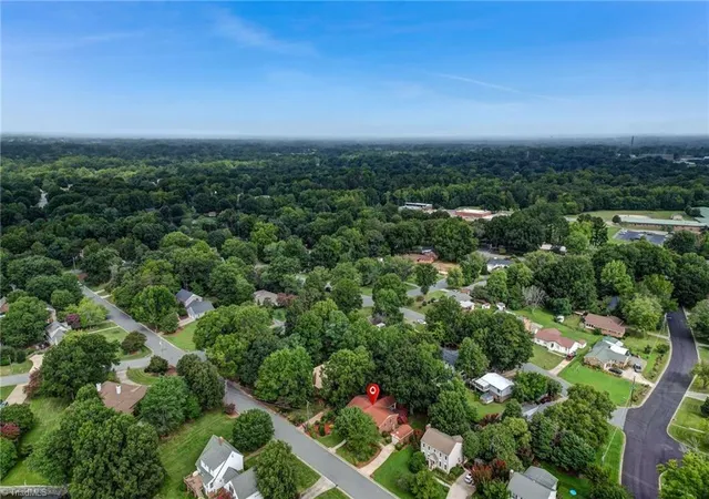 Photo 4 of Sale Pending at 1823 Woodhue Dr, Burlington, NC 27215 | MLS# 1233484 | Listing updated on 2026-09-19