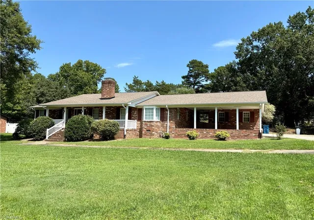 Photo 2 of Single family home for sale at 335 Gregg St, Archdale, NC 27263 | MLS# 1232900 | Listing updated on 2026-09-11