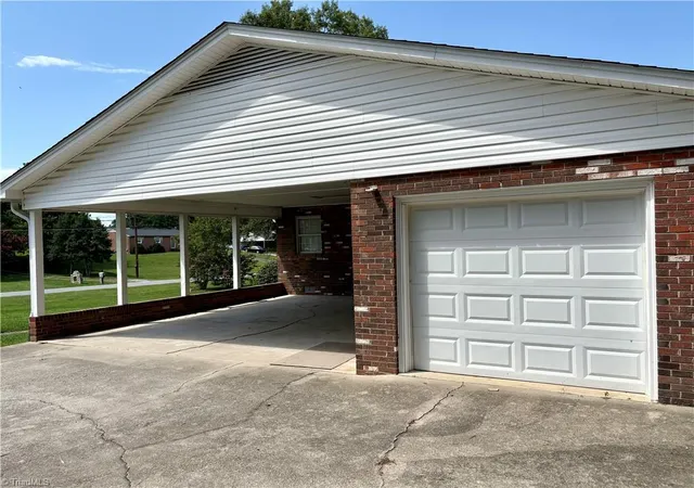 Photo 4 of Single family home for sale at 335 Gregg St, Archdale, NC 27263 | MLS# 1232900 | Listing updated on 2026-09-11