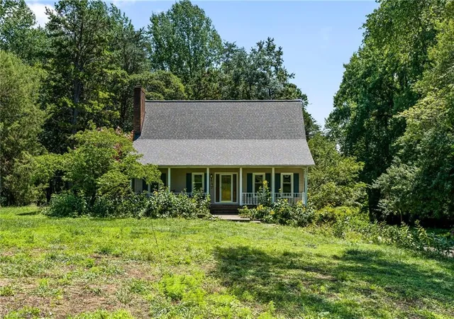 Photo 3 of Sale Pending at 900 Teague Rd, Winston Salem, NC 27107 | MLS# 1227709 | Listing updated on 2026-09-18