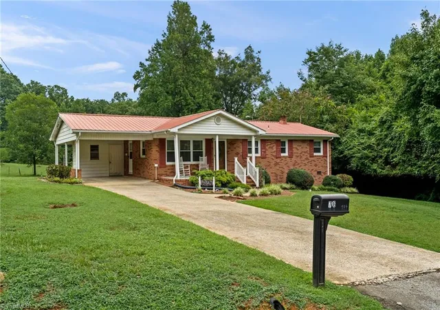2nd image of 706 Fairwood Trl, Asheboro, NC 27205 | MLS# 1229289
