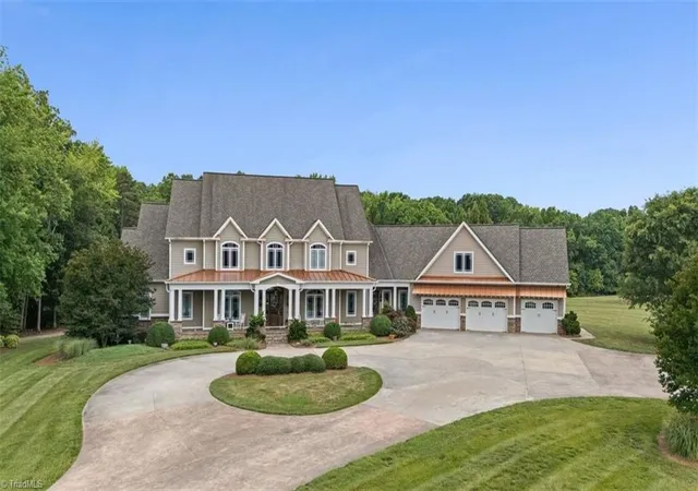 Photo 3 of Mansion for sale at 636 Lee Rd, Thomasville, NC 27360 | MLS# 1226056 | Listing updated on 2026-07-03