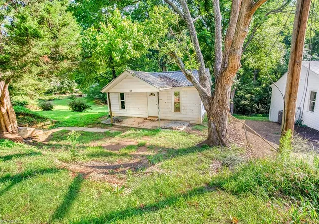 Photo 4 of Single family home for sale at 129 Old Linville Rd, Kernersville, NC 27284 | MLS# 1233930 | Listing updated on 2026-08-29