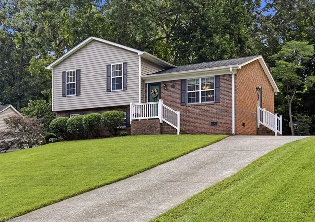 Photo 2 of Sale Pending at 175 Kelly Ln, Lexington, NC 27295 | MLS# 1229915 | Listing updated on 2026-09-11