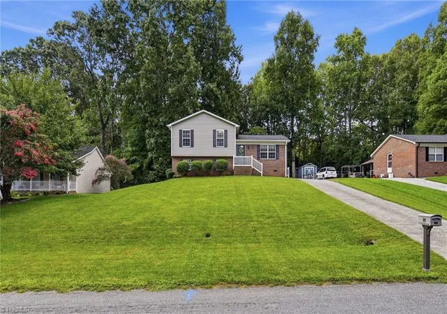 Photo 3 of Sale Pending at 175 Kelly Ln, Lexington, NC 27295 | MLS# 1229915 | Listing updated on 2026-09-11