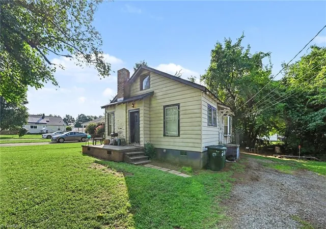 Photo 3 of Single family home for sale at 2312 Moran St, Burlington, NC 27215 | MLS# 1227860 | Listing updated on 2026-09-09