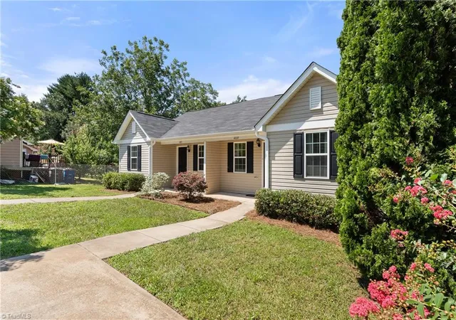 3rd image of 1809 Alyssum Pl, Winston Salem, NC 27127 | MLS# 1229696